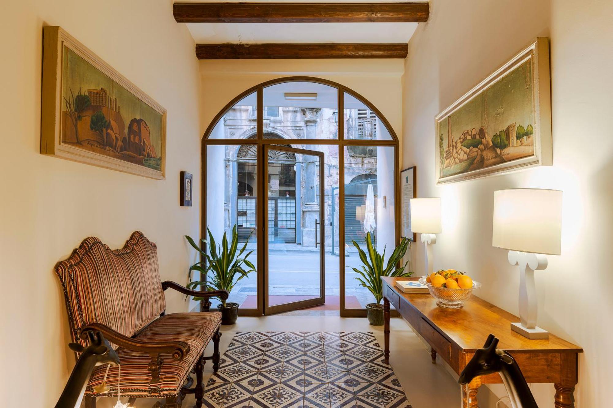 Palazzo Arone Dei Baroni Di Valentino 호텔 팔레르모 외부 사진